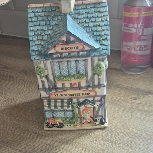 Ceramic house shaped biscuit - ceramic,