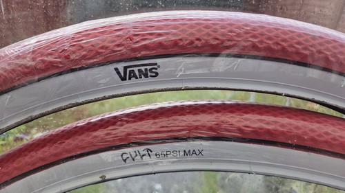 Oem pair red - white, wall