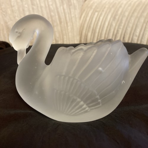Swan trinket dish frosted