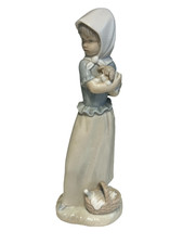 Nao By Lladro Figurine Girl