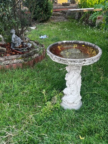 Round stone concrete bird bath - round,