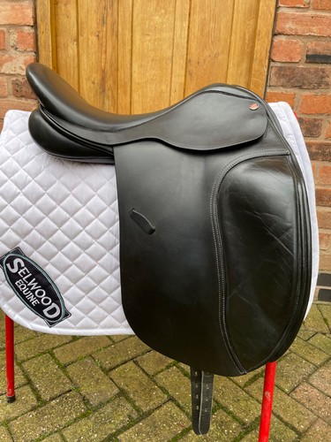 Inch dressage saddle - wide,