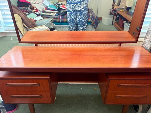 Plan dressing table with - g,