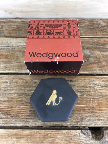 Wedgwood gilded black basalt - gilded,