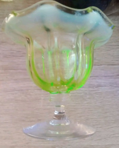 Victorian vaseline uranium