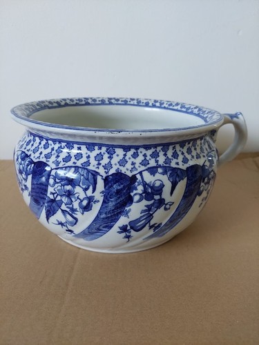 Very pretty blue chamber pot