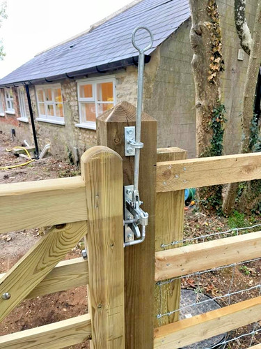 Wooden gate - , bar