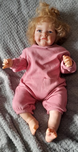 Gorgeous reborn toddler - reborn,