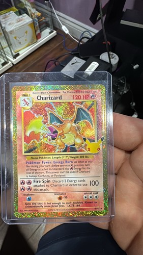 Charizard gold aniversary - 30,