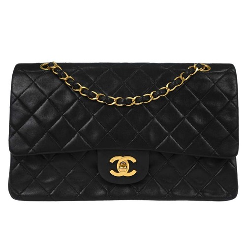 Chanel black lambskin medium - black,