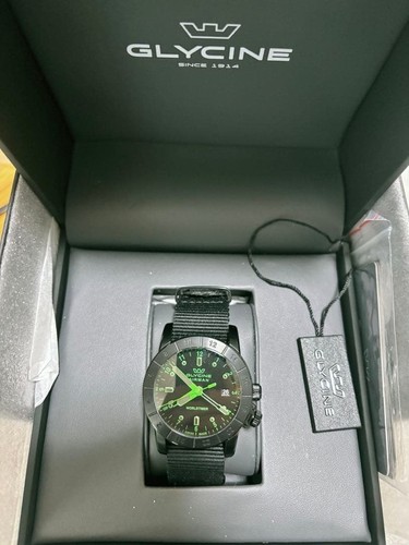 Glycine airman quartz world - quartz,