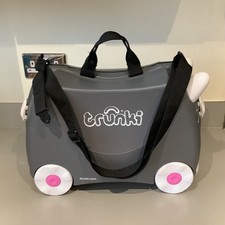 Child’s trunki suitcase