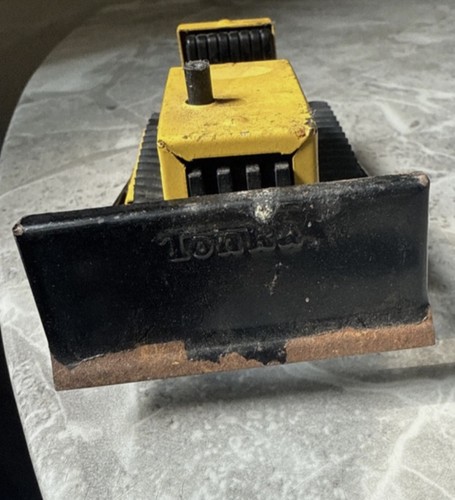 Tonka bulldozer 495 - bulldozer, approx