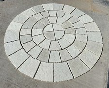 Wavy edge Riven Paving Circle