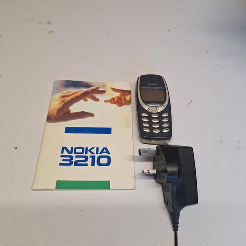 Faulty nokia 3210 blue mobile - faulty,