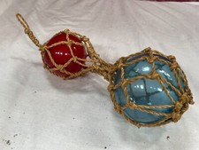 VINTAGE FISHERMANS GLASS FLOATS IN NET GREEN AND RED DESIGN