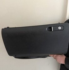 AUDI A4 B7 GLOVE BOX STORAGE
