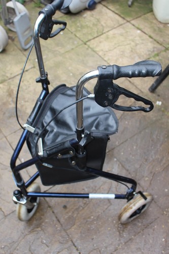 Ugo wheeled walker with bag - ,