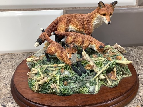 Border fine arts - border, foxes