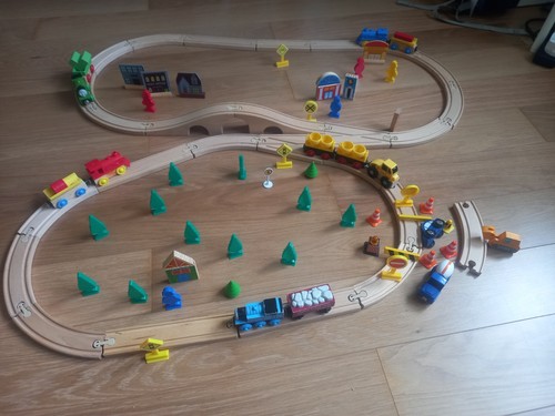 Wooden train set with thomas - train,