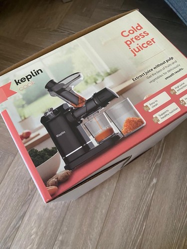 Cold press juicer - press, machine