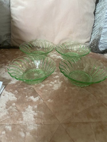 Uranium glass desert bowls - bowls, set
