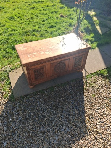 Stunning carved oak - chest,, has