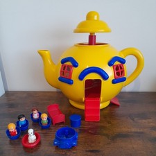 Vintage Bluebird Big Yellow Teapot Playset 1981 – With Figures & Accessories