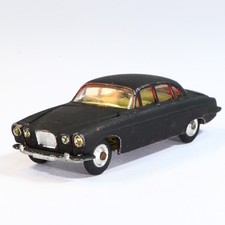 Corgi Toys 238 Jaguar Mark X