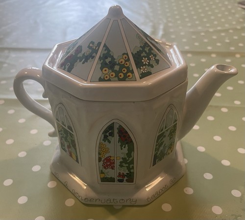 Wade collectors tea pot - collectors,