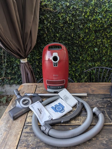 Miele cat dog - &,