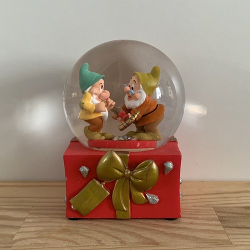 Disney snow globe - snow,