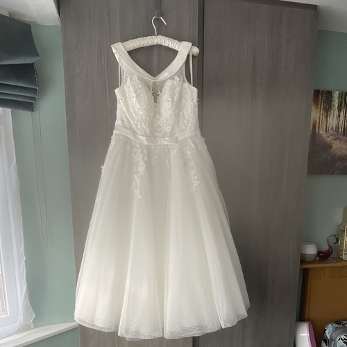 True bride ivory line neck - a-line, v-neck