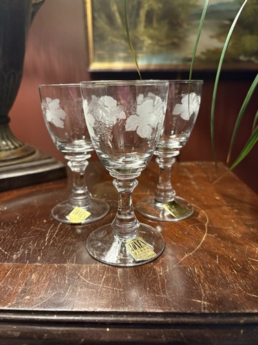 Vintage 70s stemmed glasses