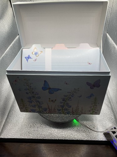 Recipe box with card dividers - card,