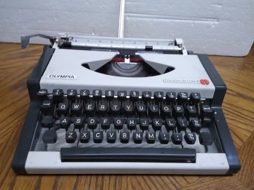 Vintage aeg olympia traveller - vintage,