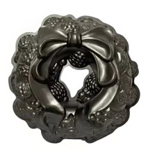 Nordic Ware Wreath Bundt Cake Pan Mold 12" Christmas Holiday Baking
