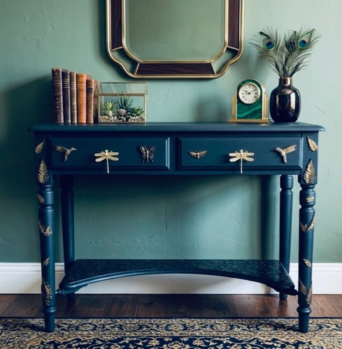 Ducal hand painted side