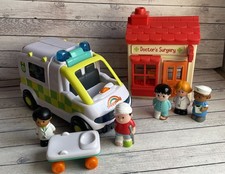 ELC Happyland Ambulance Lights & Sounds & Dr’s Surgery & figures