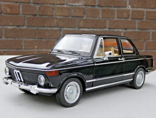 Bmw 2002 tii lights - 1:18,