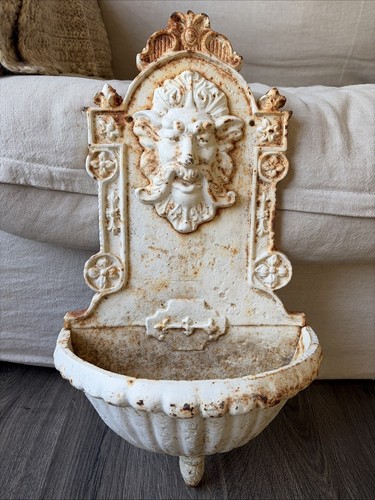 Antique cast iron lion - cast,