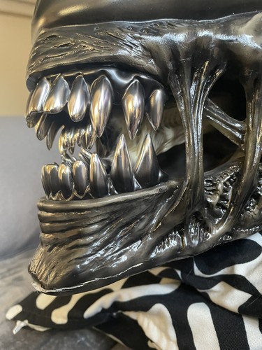 Damaged sideshow xenomorph - damaged,