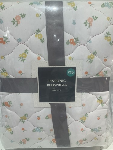Quilted pinsonic bedspread - a,