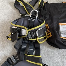 Singing rock, working harness