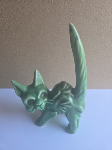 Sylvac green scared cat - sylvac,