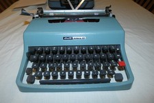 Olivetti Lettera 32 Typewriter