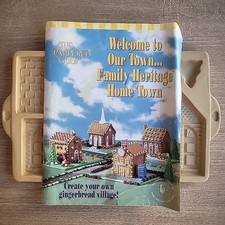 VTG Pampered Chef Family Heritage Home Town Gongerbread House / Chapel Stoneware