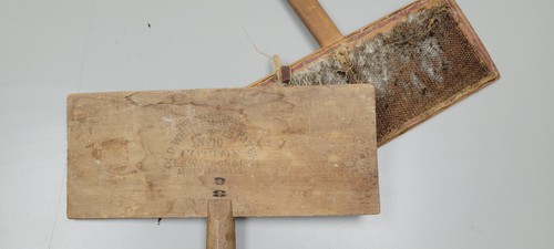 Vintage pair hand - carders, for