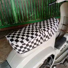 Small frame vespa single - , seat