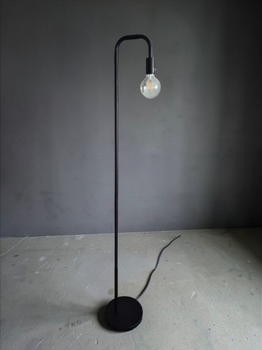 Industrial black floor lamp - black,